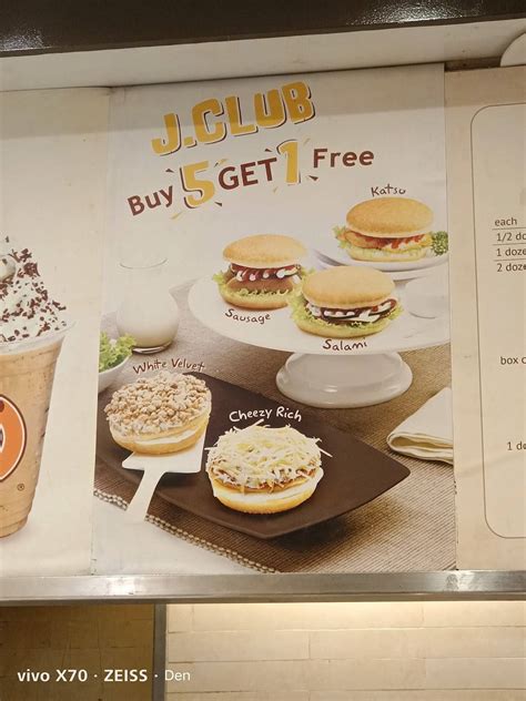 J.CO Donuts Araneta Center, Cubao on Instagram • Photos and .